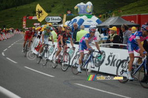 Marzio Bruseghin, Paolo Tiralongo (Lampre), David Arroyo (Caisse d'Epargne), Eduardo Gonzalo Ramirez (Agritubel) & Amaël Moinard (Cofidis) at the finish on Hautacam (724x)