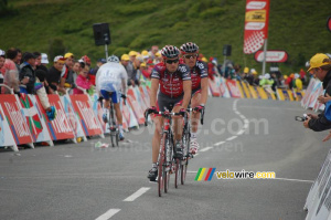 Yaroslav Popovych & Mario Aerts (Silence-Lotto) at the finish on Hautacam (405x)