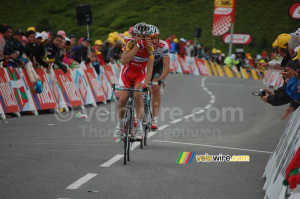 John-Lee Augustyn (Barloworld) & Fabian Cancellara (CSC Saxo Bank) at the finish on Hautacam (372x)