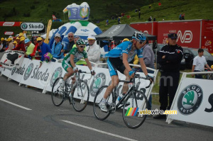 Christian Knees (Milram) & Alexandre Botcharov (Crédit Agricole) at the finish on Hautacam (308x)