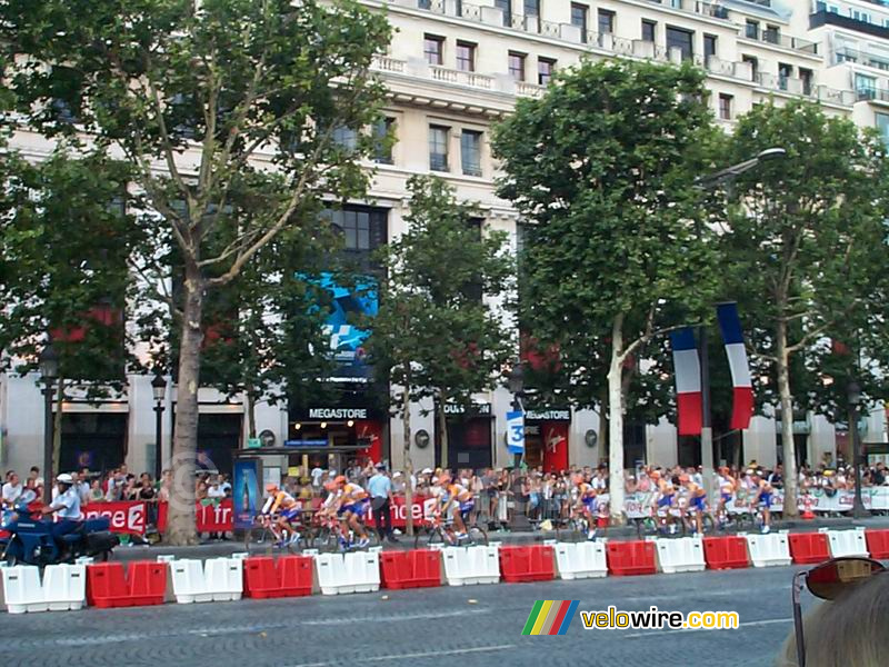 TDF 28/07/2002 (Paris): Laps of honour - Rabobank