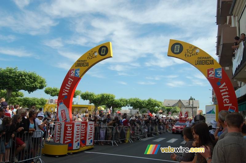 De startboog van de etappe Lannemezan > Foix (1)