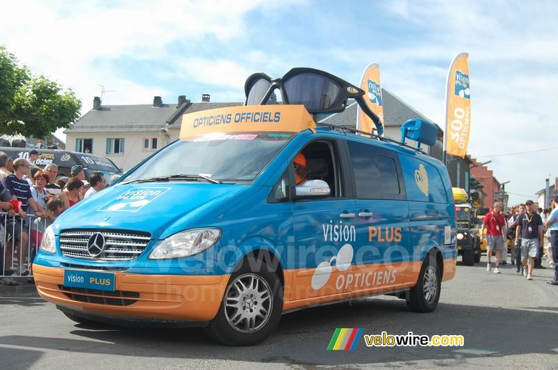 The Vision Plus advertising caravan in Lannemezan (2)