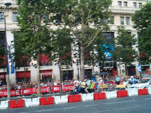 TDF 28/07/2002 (Paris): Laps of honour - CSC Tiscali (Jalabert) (273x)
