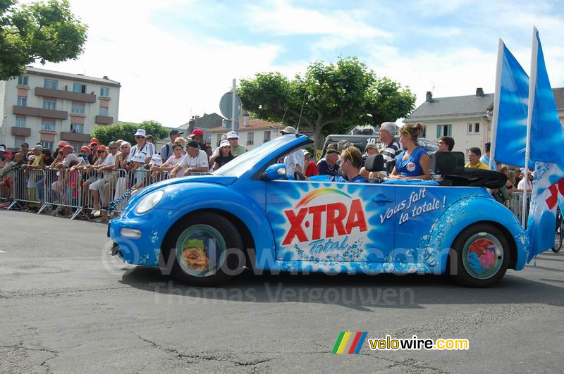 The X-Tra advertising caravan in Lannemezan (1)