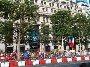 TDF 28/07/2002 (Paris): Laps of honour - US Postal (Lance Armstrong) (249x)