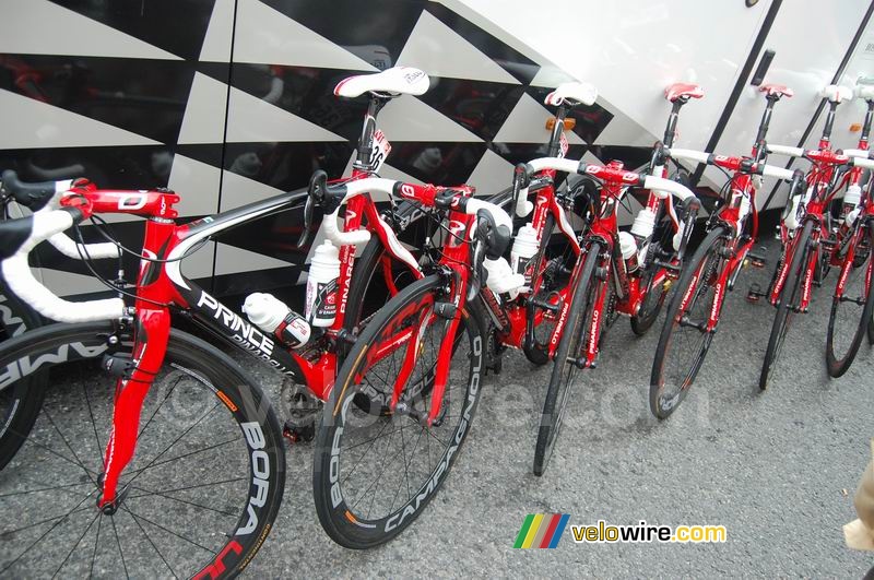 Les vélos Pinarello Prince de l'équipe Caisse d'Epargne