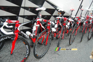 Caisse d'Epargne's Pinarello Prince bikes (1079x)