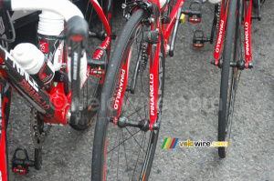 Close-up of Caisse d'Epargne's Pinarello Prince bikes (514x)