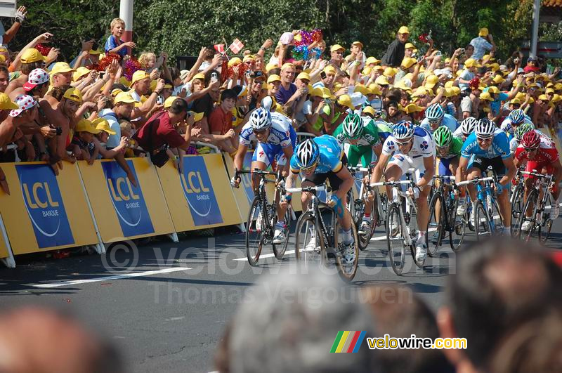 Mark Cavendish (Team Columbia) -again- wins the sprint in Narbonne