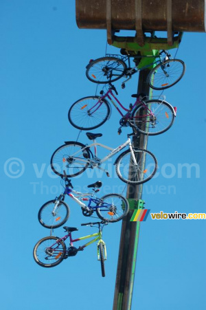 Bikes hanging in the sky (595x)