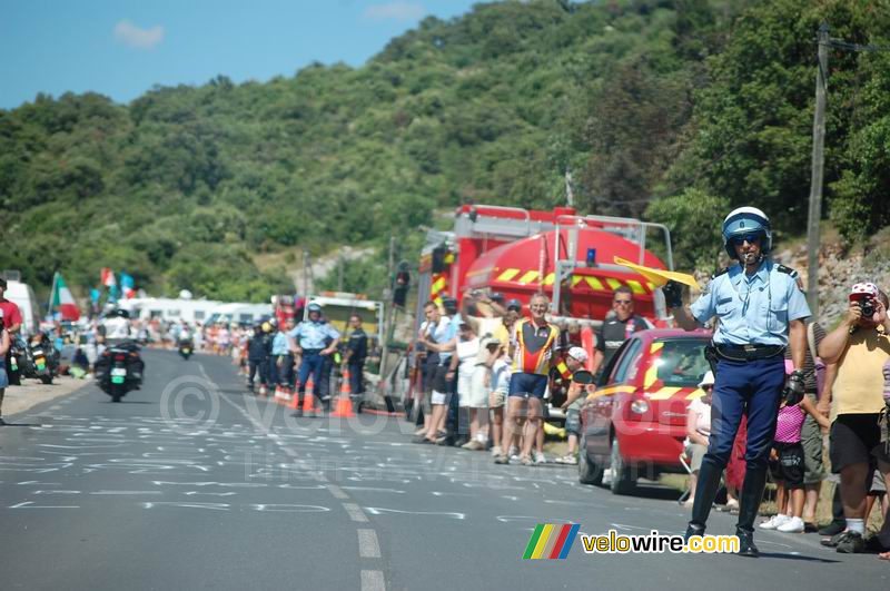 L'incendie : il ne reste plus grand chose du char de la caravane publicitaire Skoda (1)