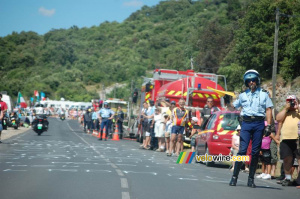 L'incendie : il ne reste plus grand chose du char de la caravane publicitaire Skoda (1) (333x)