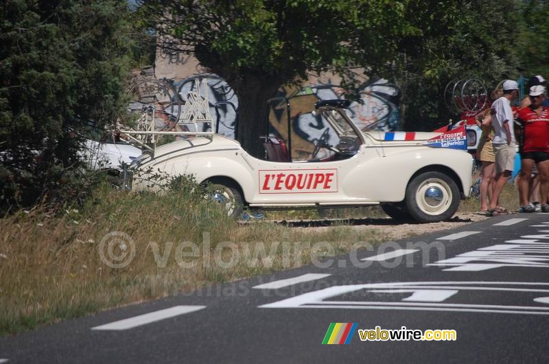 De auto van L'Equipe van de Tour de France 1958