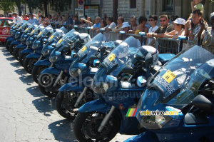 The Gendarmerie motors beautifully aligned (398x)