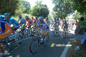 Ce coureur de Française des Jeux n'a pas soif mais chaud ... (513x)