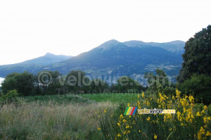 The mountains around the Lac de Serre Ponçon (355x)