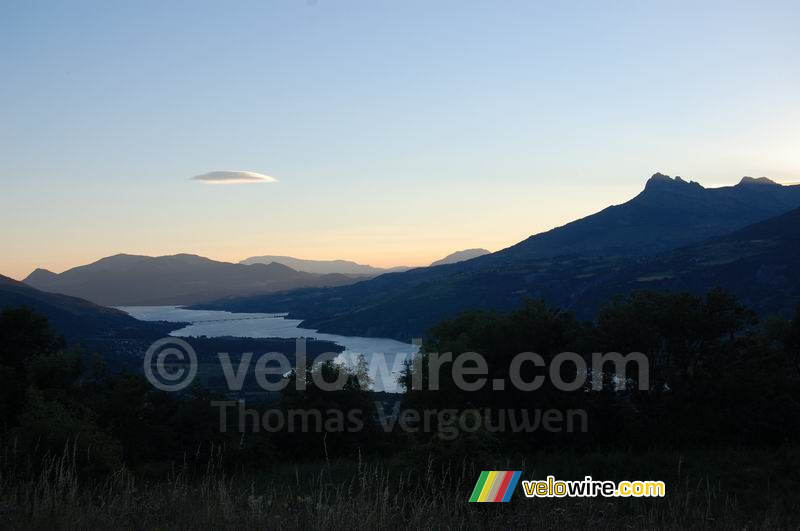 Zonsondergang boven het Lac de Serre Ponon (1)