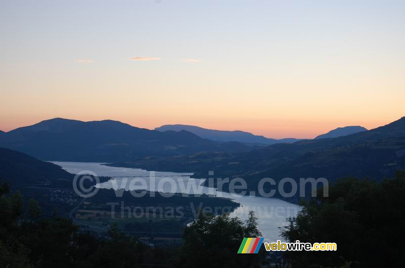 Zonsondergang boven het Lac de Serre Ponçon (2)