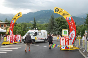 The start arch for the Embrun > Prato Nevoso (IT) stage (408x)