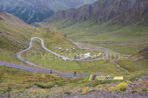 Descent of the Col d'Agnel: looks like a Formula 1 circuit! (687x)