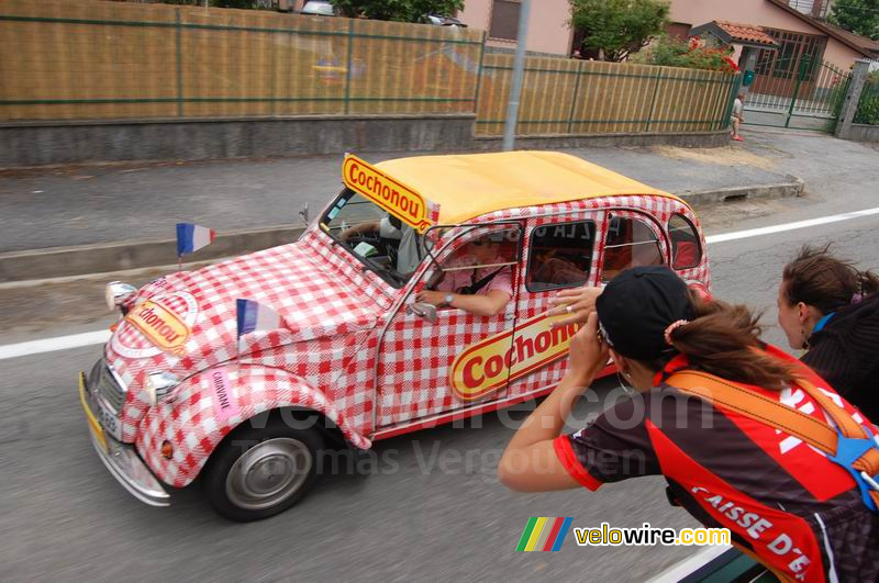 Caisse d'Epargne salue Cochonou ! (2)