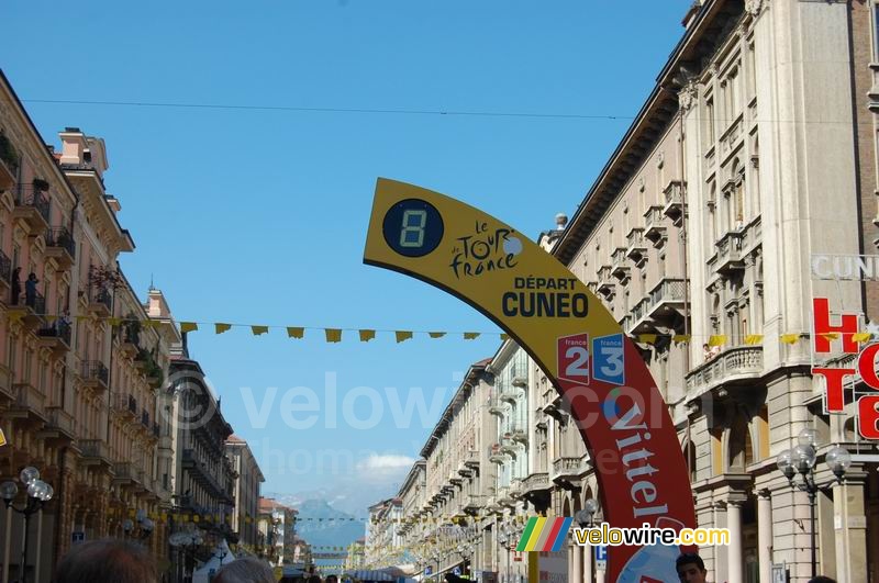 De startboog van de etappe Cuneo > Jausiers (3)