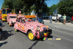 Cochonou - après un problème méchanique la 2CV repart quand même ! (619x)