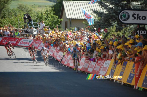 Le sprint de Cyril Dessel (AG2R La Mondiale), Sandy Casar (Française des Jeux), David Arroyo (Caisse d'Epargne) & Yaroslav Popovych (Silence-Lotto) (904x)