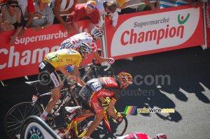 Bernhard Kohl (Gerolsteiner), Frank Schleck (CSC Saxo Bank) & Alejandro Valverde (Caisse d'Epargne) à l'arrivée au sommet de l'Alpe d'Huez (763x)