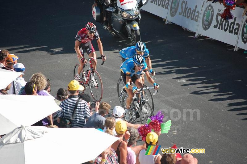 Kim Kirchen & Konstantsin Siutsou (Columbia) & Mario Aerts (Silence Lotto) op Alpe d'Huez