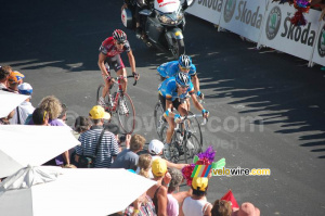 Kim Kirchen & Konstantsin Siutsou (Columbia) & Mario Aerts (Silence Lotto) à l'Alpe d'Huez (675x)