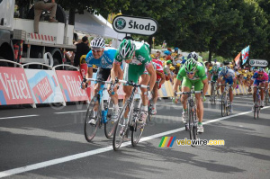 Le sprint de Thor Hushovd (Crédit Agricole), Erik Zabel (Milram) & Oscar Freire (Rabobank) à Saint Etienne (557x)