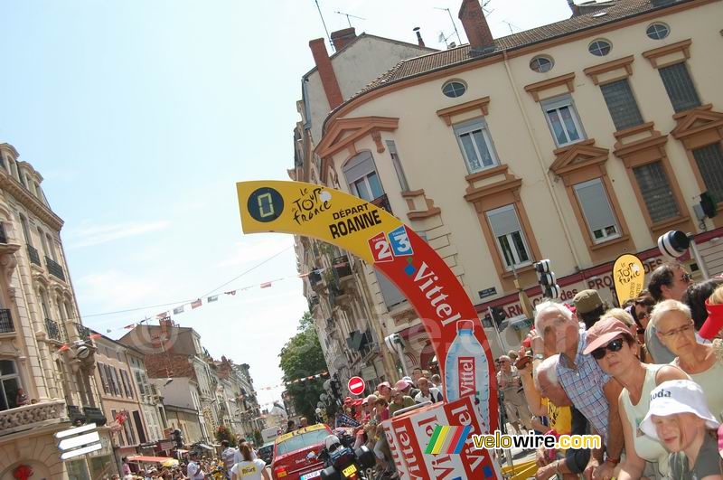 De startboog van de etappe Roanne > Montluçon (3)