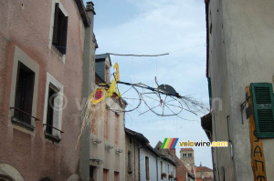 Decoration: a bike made of wood and straw (460x)
