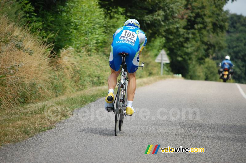 Martin Elmiger (AG2R La Mondiale) pendant son contre la montre Cérilly > Saint-Amand-Montrond (1)