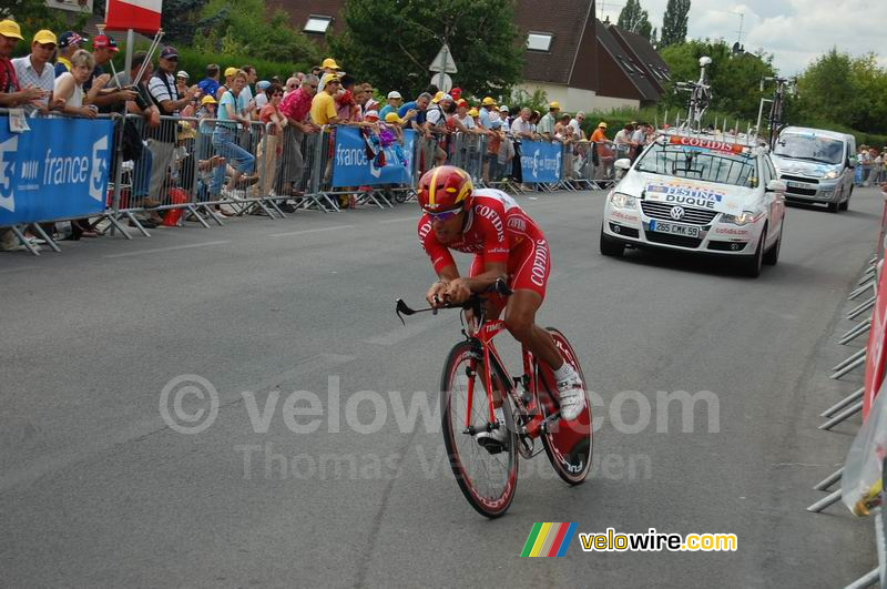 Leonardo Duque (Cofidis) bij aankomst in Saint-Amand-Montrond