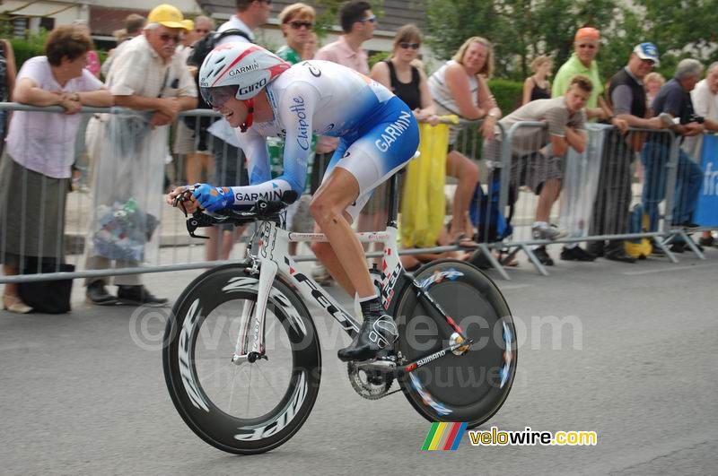 Ryder Hesjedal (Garmin Chipotle) bij aankomst in Saint-Amand-Montrond