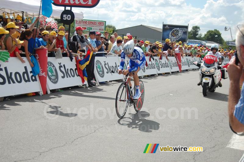 Matteo Carrara (QuickStep) bij aankomst in Saint-Amand-Montrond