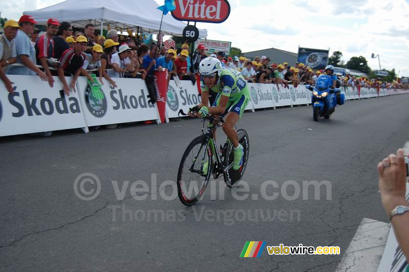 Vicenzo Nibali (Liquigas) bij aankomst in Saint-Amand-Montrond