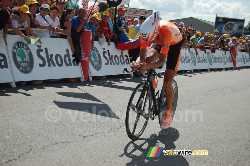 Mikel Astarloza (Euskaltel Euskadi) at the finish in Saint-Amand-Montrond