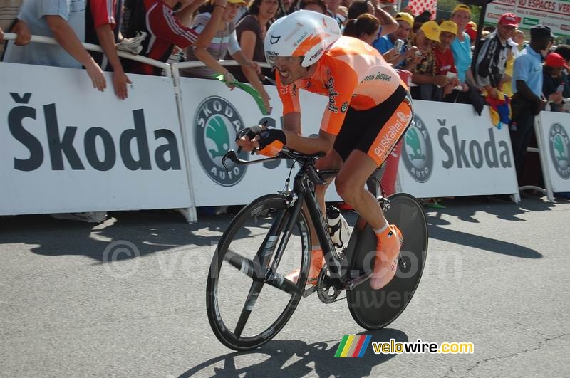 Samuel Sanchez (Euskaltel Euskadi) at the finish in Saint-Amand-Montrond