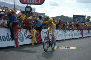 Carlos Sastre (CSC Saxo Bank) à l'arrivée à Saint-Amand-Montrond (1) (942x)