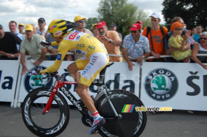 Carlos Sastre (CSC Saxo Bank) à l'arrivée à Saint-Amand-Montrond (2) (807x)