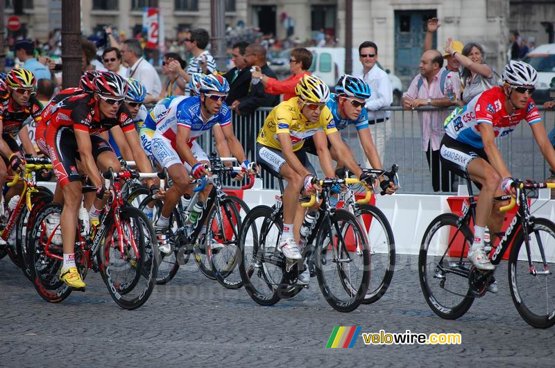 Frank Schleck, Carlos Sastre (CSC Saxo Bank), Niki Terpstra (Milram), Nicolas Vogondy (Agritubel), Luis-Leon Sanchez & Alejandro Valverde (Caisse d'Epargne)