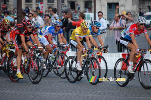 Frank Schleck, Carlos Sastre (CSC Saxo Bank), Niki Terpstra (Milram), Nicolas Vogondy (Agritubel), Luis-Leon Sanchez & Alejandro Valverde (Caisse d'Epargne) (728x)