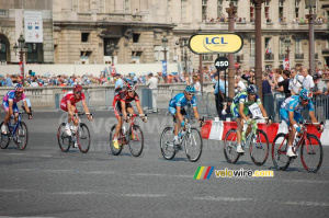 Un groupe de tête de Jérôme Pineau (Bouygues Telecom), Vincenzo Nibali (Liquigas), Björn Schröder (Milram), Luis-Leon Sanchez (Caisse d'Epargne), Florent Brard (Cofidis) & Daniele Righi (Lampre) (524x)