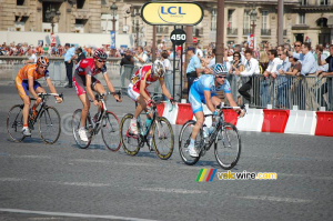 Un groupe de tête avec Stefan Schumacher (Gerolsteiner), Gianpaolo Cheula (Barloworld), Johan van Summeren (Silence Lotto) & Bram Tankink (Rabobank) (522x)