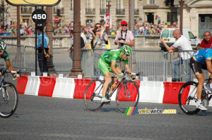 Oscar Freire (Rabobank) ramène le maillot vert à Paris (301x)