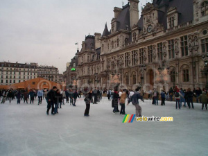 Ice skating at the place of the 'Hotel de Ville' I (709x)